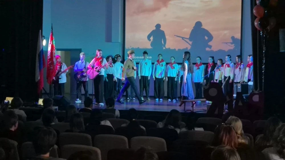 🎵 «Поем песни Победы Вместе!» — как это было! 🇷🇺   Актовый зал наполнился особенной энергией, когда 
