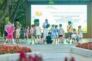 Проект «Лето в городе» продолжается и дарит юным курянам творческое общение в Парке Пио...