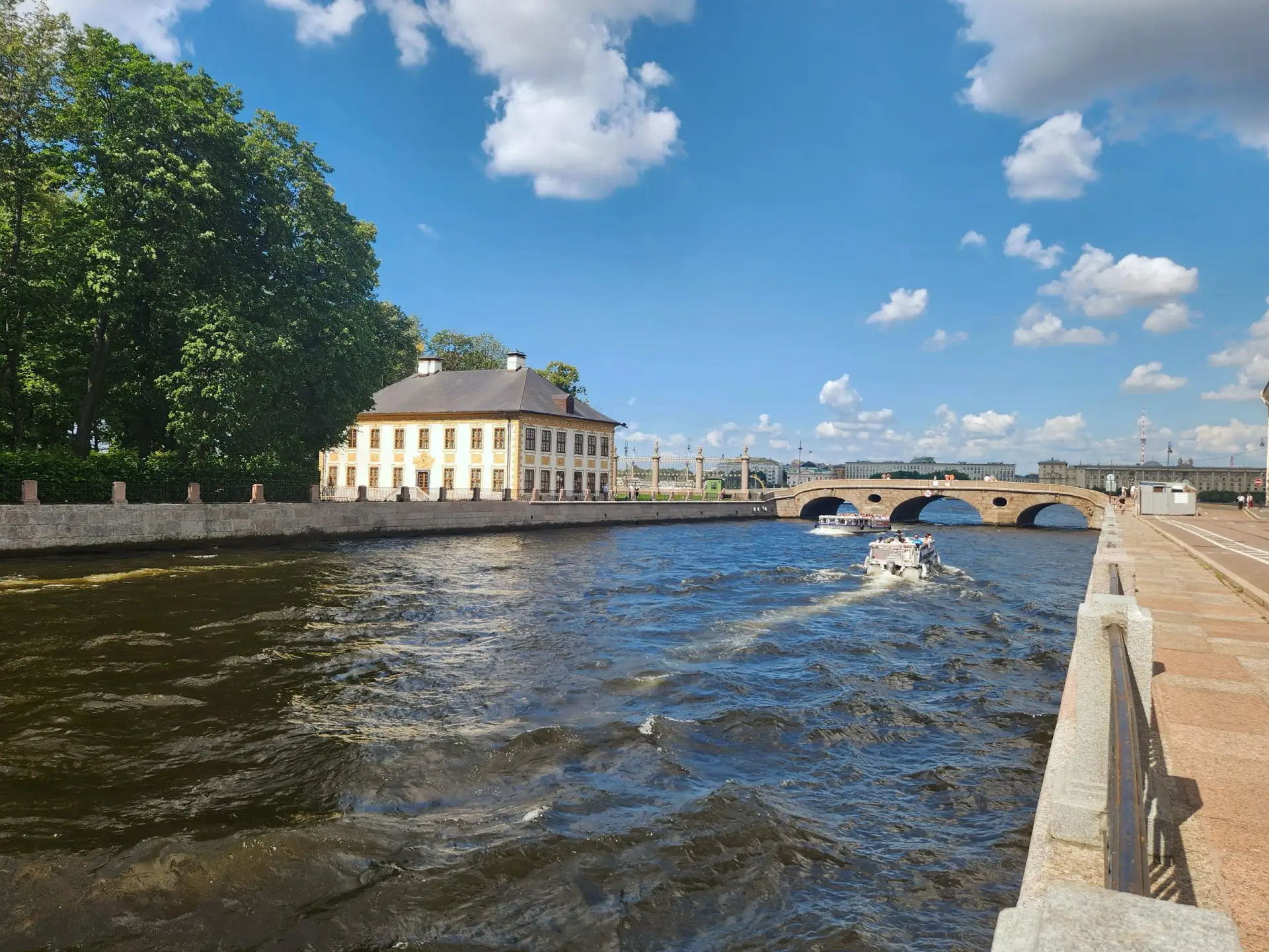 🌤 Доброе утро. Сегодня в Петербурге до +20…+22 градусов, облачно с прояснениями. Ожида...