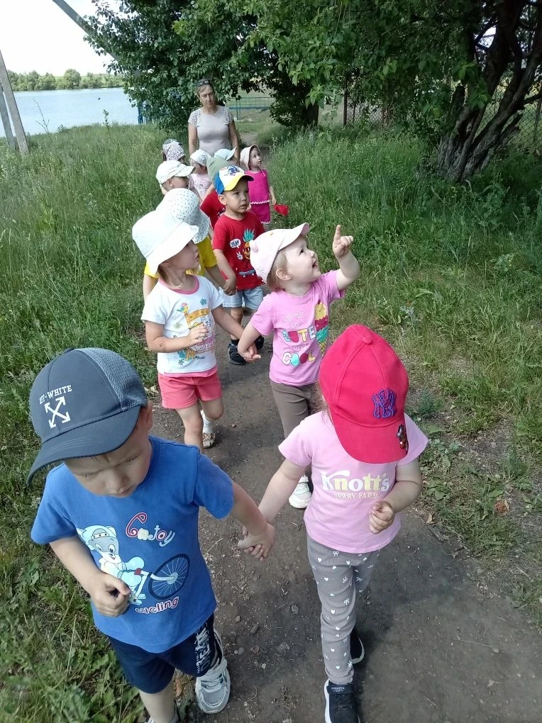 Чтобы не было беды, будь осторожен у воды! С водой связанно большое количество несчастных случаев. Б