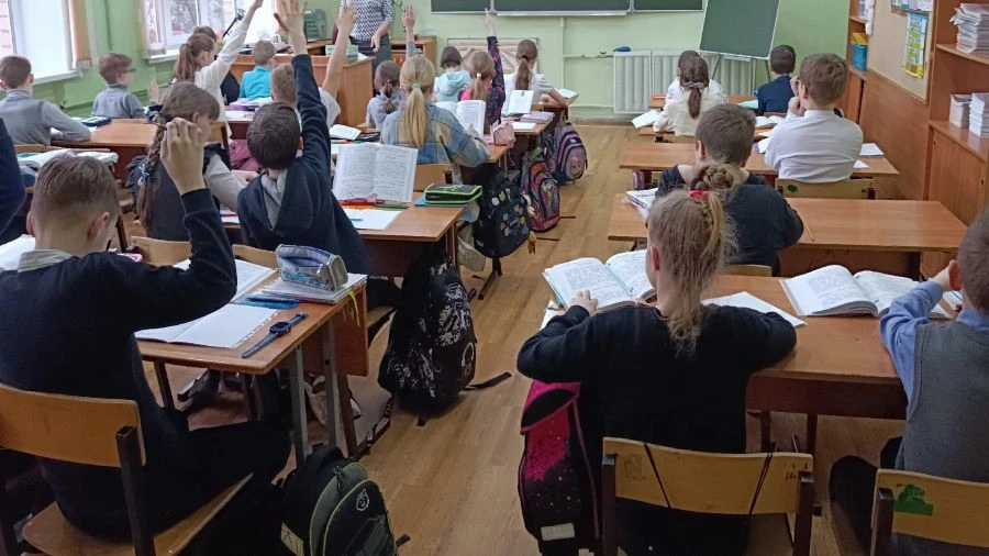 🎶 «Учат в школе, учат в школе, учат в школе…»