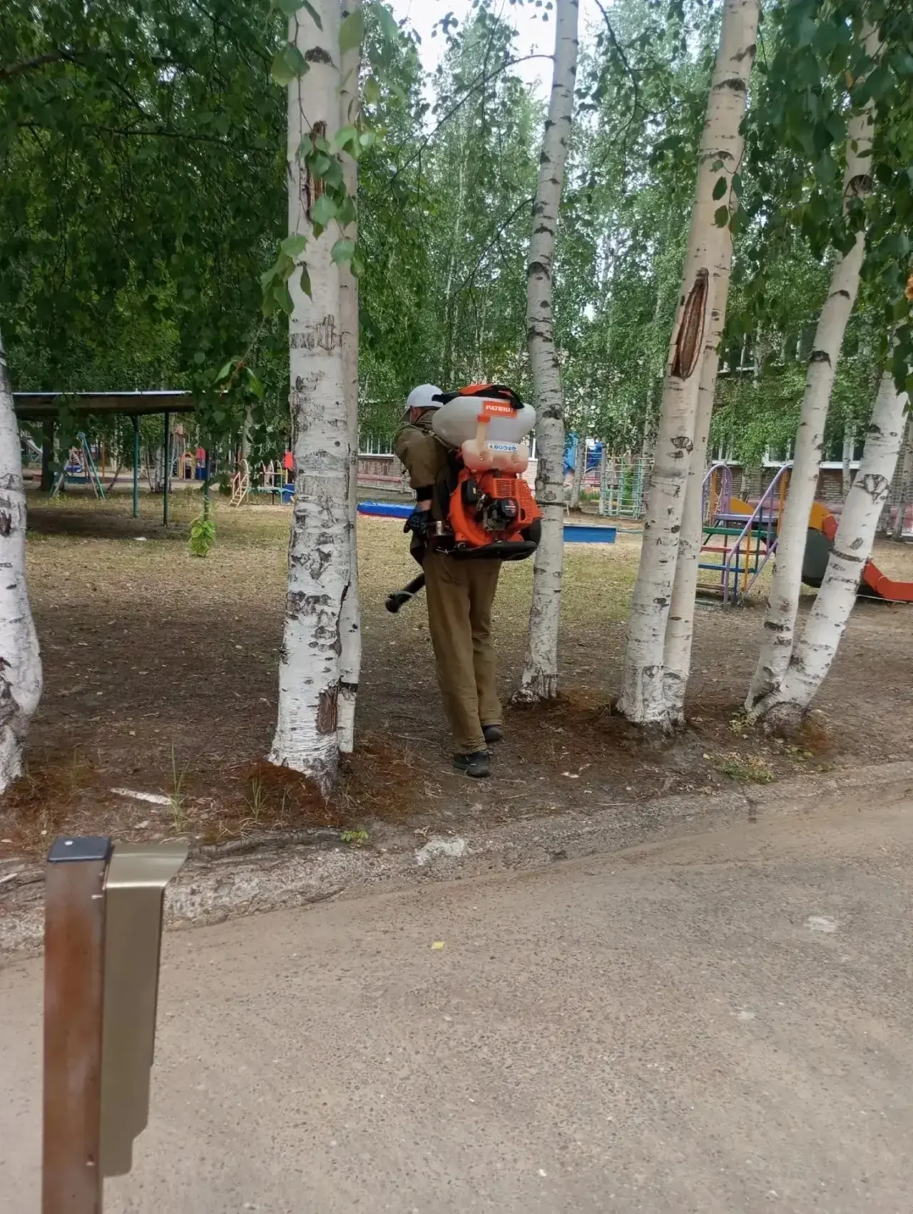 Продолжается обработка зеленых территорий  города от комаров, мошек и клещей!