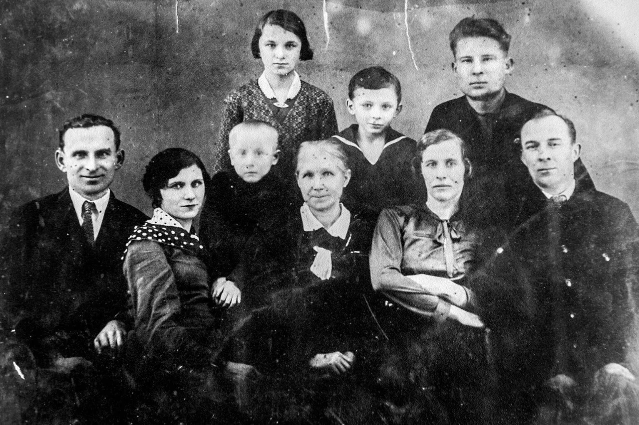 «На часах было 3:30…»