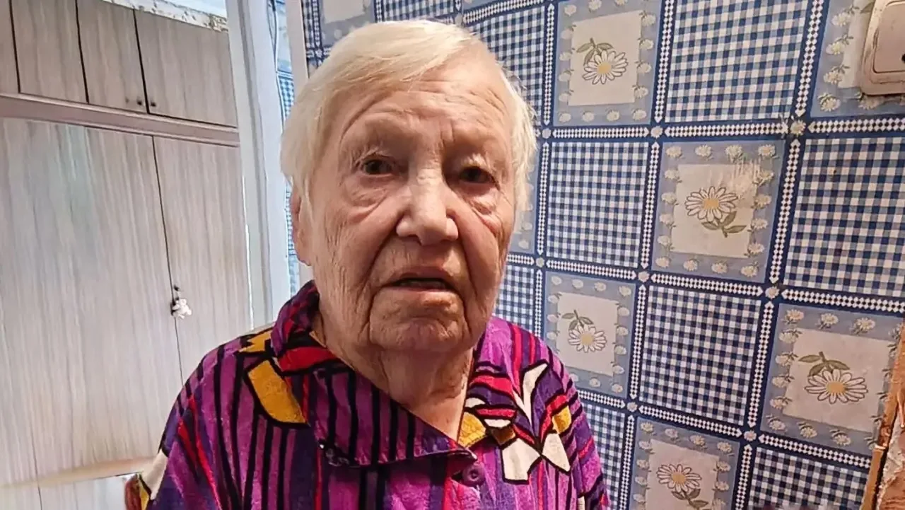 Тридцать лет на страже здоровья: в СИЗО-1 поздравили ветерана уголовно-исполнительной с...