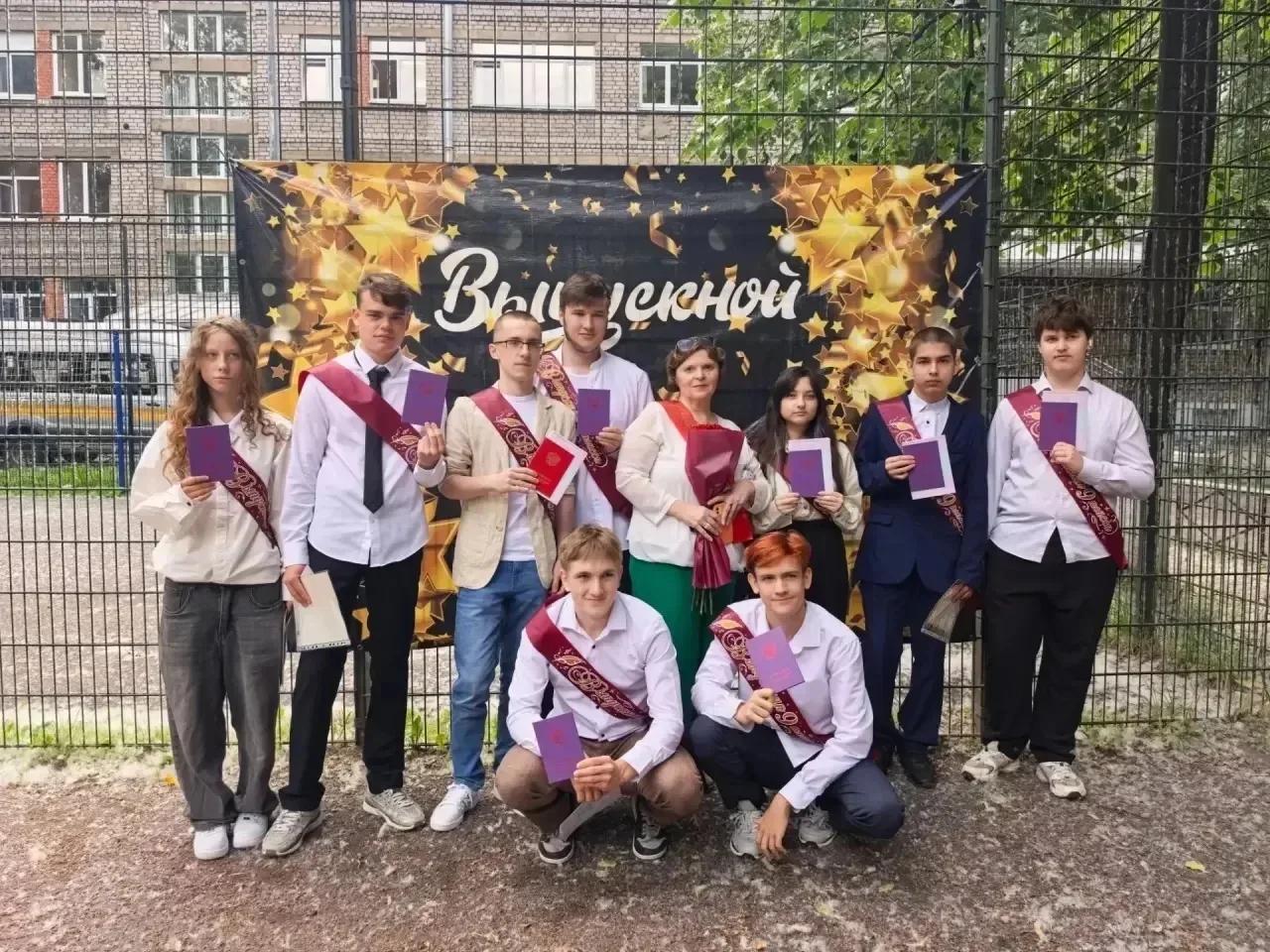 В нашей школе прошло торжественное вручение аттестатов об основном общем образовании выпускникам дев