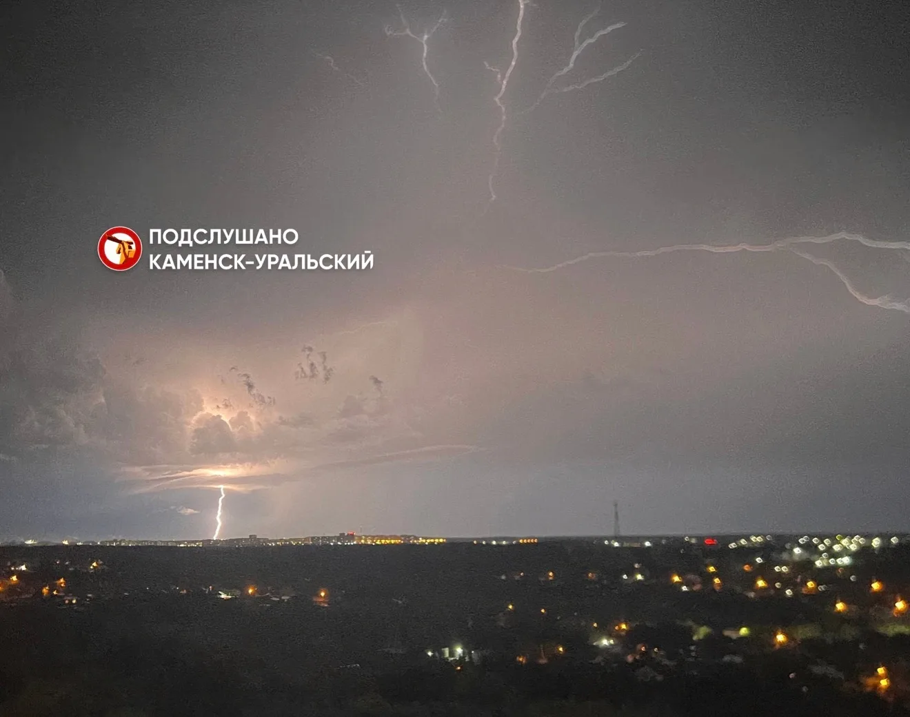 ⚡️ Молния над Каменском: страшно красиво

✅ Подпишись сейчас и отправь другу!