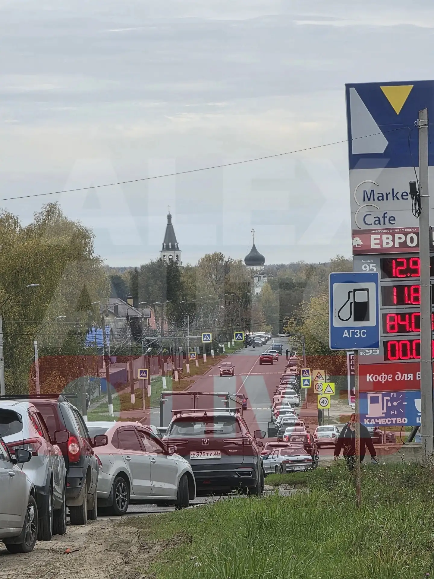 ⛽️ Огромная очередь образовалась на АЗС «Лукойл» на улице Кольчугинской. Сейчас на запр...