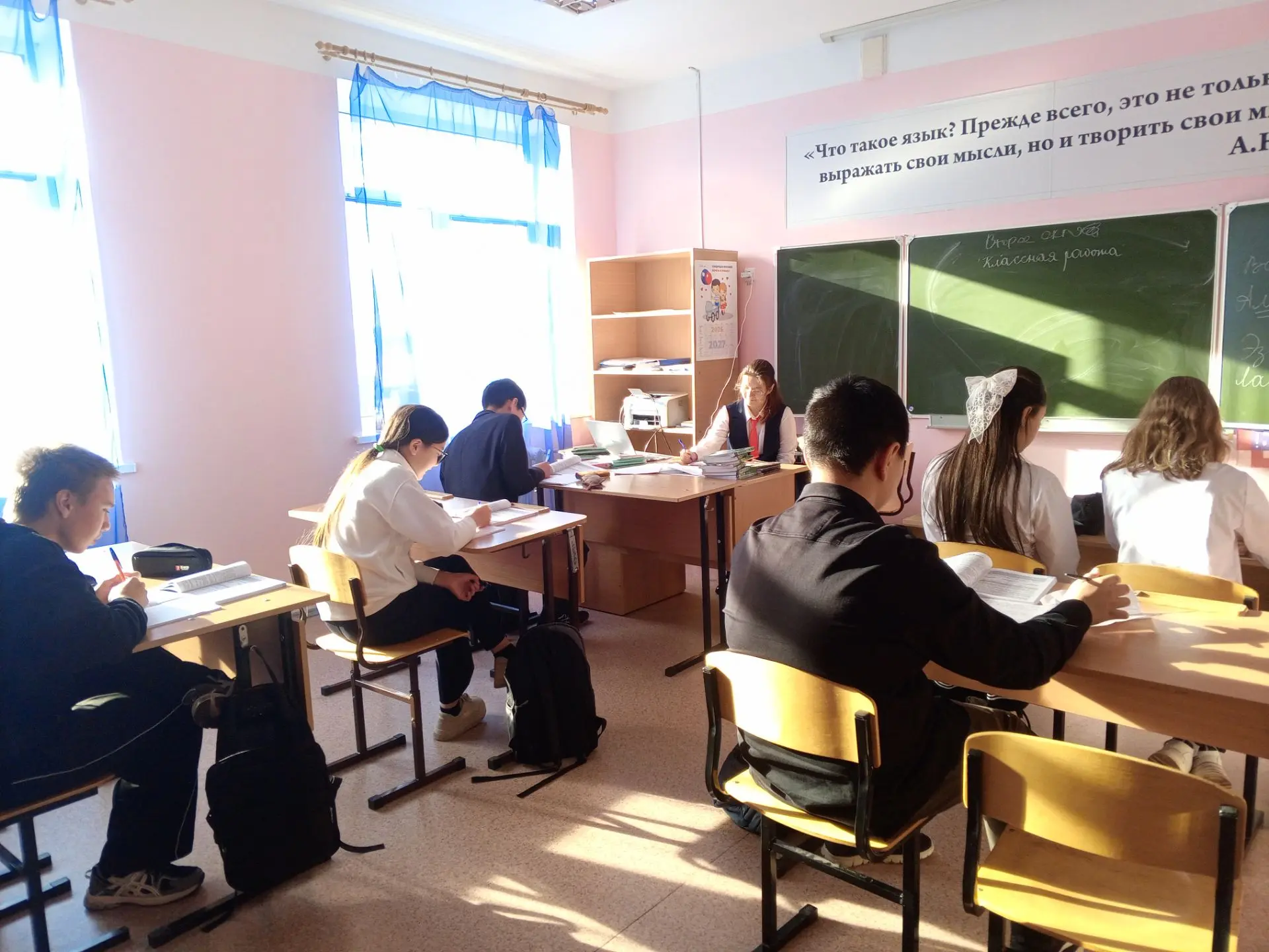 🎉 2 октября в нашей школе прошел яркий и душевный праздник — День учителя!