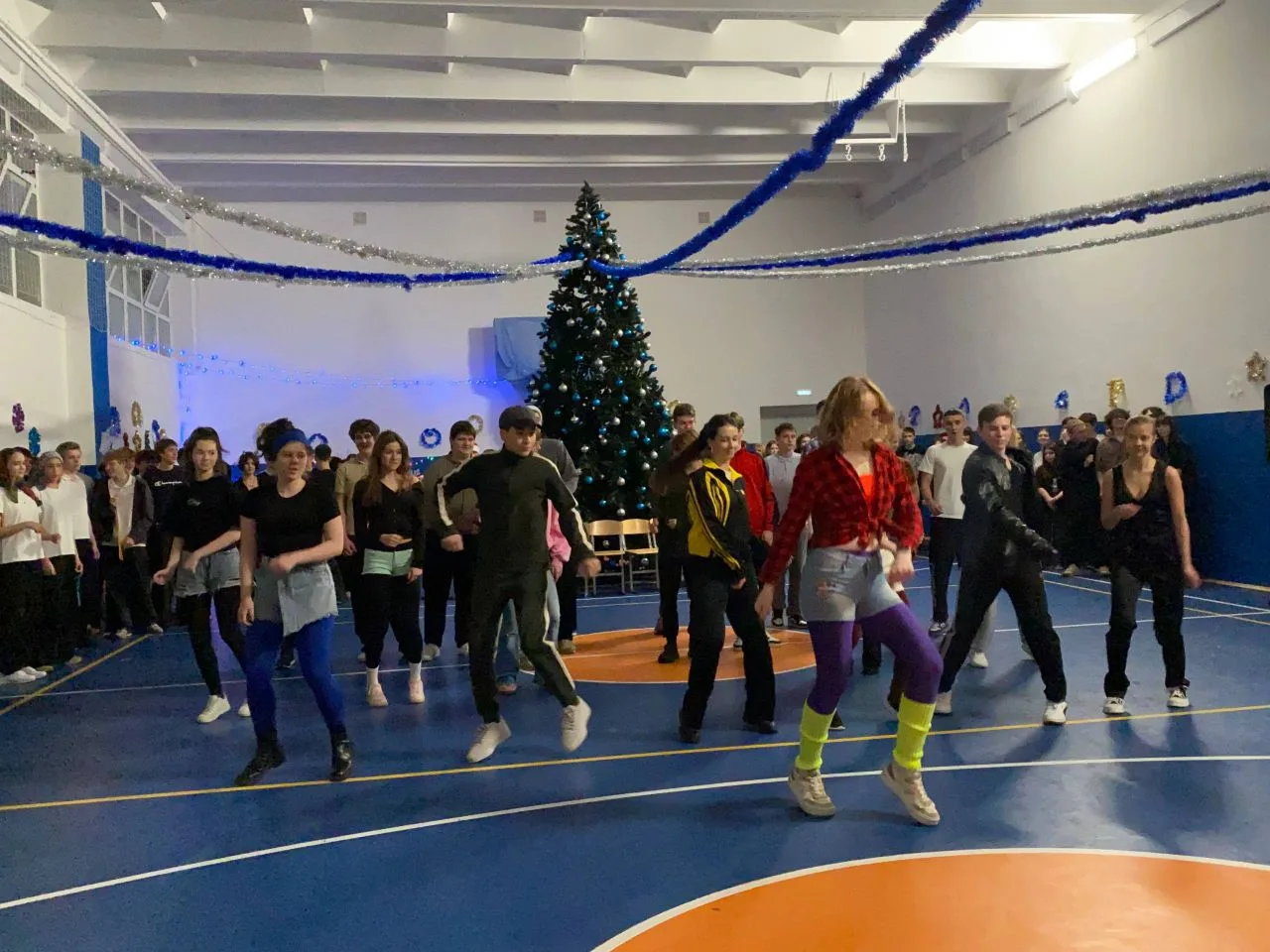А третий день был наполнен красками и стилем 90-х🎄
