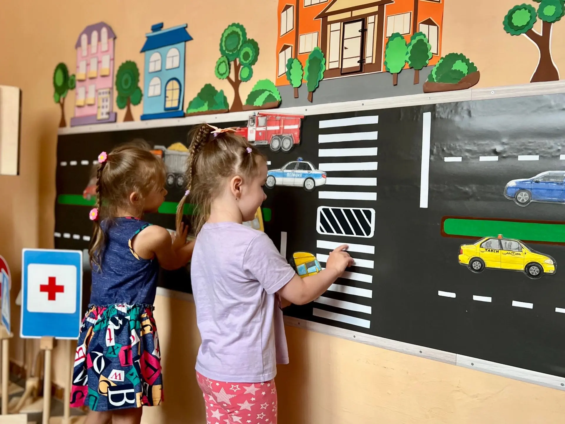 🚦На этой неделе в группах № 11, 12 и 16 прошли увлекательные мероприятия в рамках недели «Безопасно