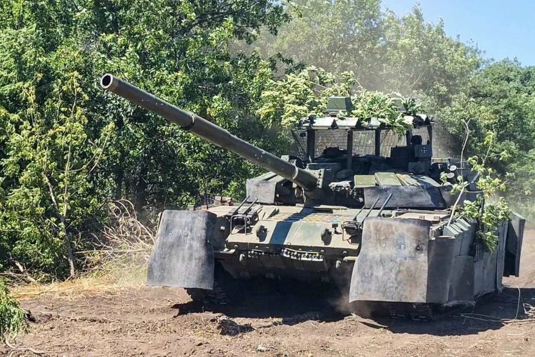 Т-72Б3А в зоне проведения СВО с комплексом активной защиты «Арена-М» который настроен п...