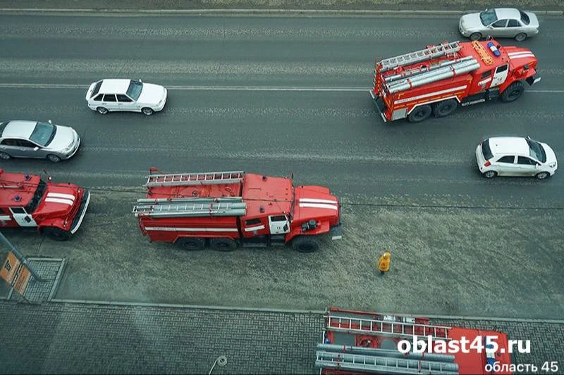 ​🔥 Два человека пострадали при пожаре в многоэтажке Кургана