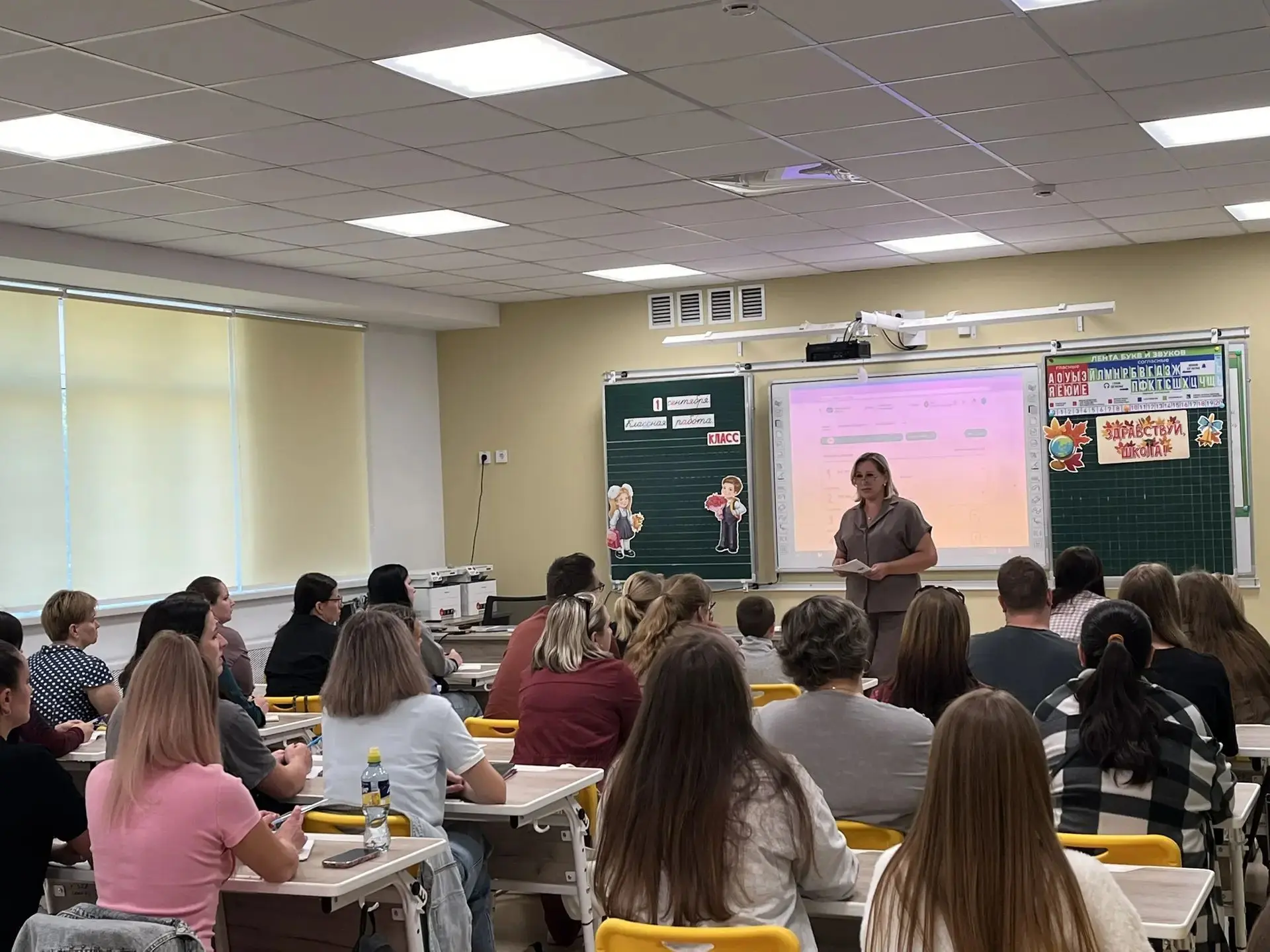 Первый шаг в школьную жизнь: в МБОУ СОШ №43 прошло собрание для родителей первоклассник...