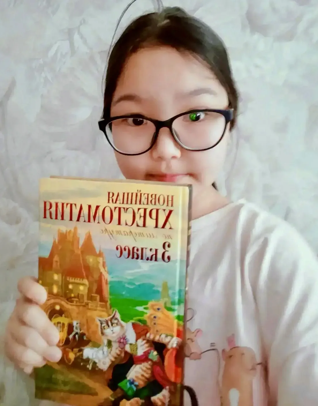«Книжный клуб» набирает обороты!📚

🥳 Мы продолжаем делиться летними книжными открытиями, и сегодня