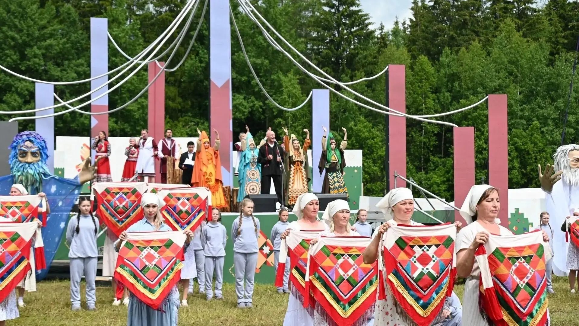 🎉 Изготовление скульптур и обрядовая каша: как пройдет в Удмуртии праздник Гербер

В окрестностях д