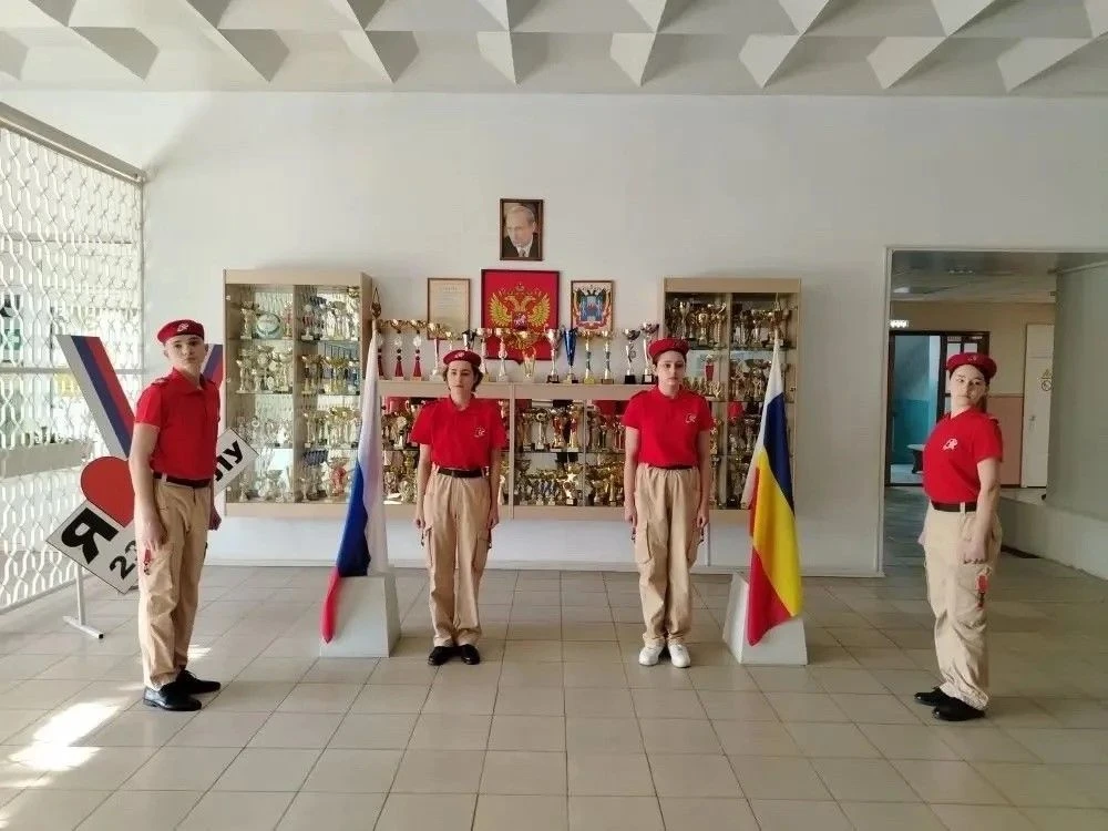 🇷🇺 Школьный Вестник 🎵 ПЕСНИ О ВОЙНЕ. КО ДНЮ ПОБЕДЫ  📅 Торжественная линейка 4 мая 2026 г. в МБОУ СШ 