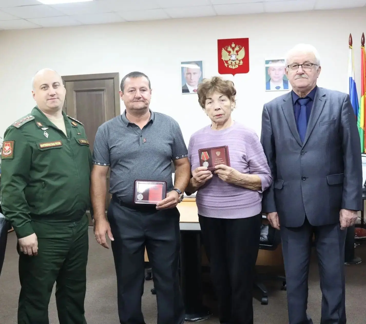 Двух бойцов Куйбышевского района наградили государственными наградами