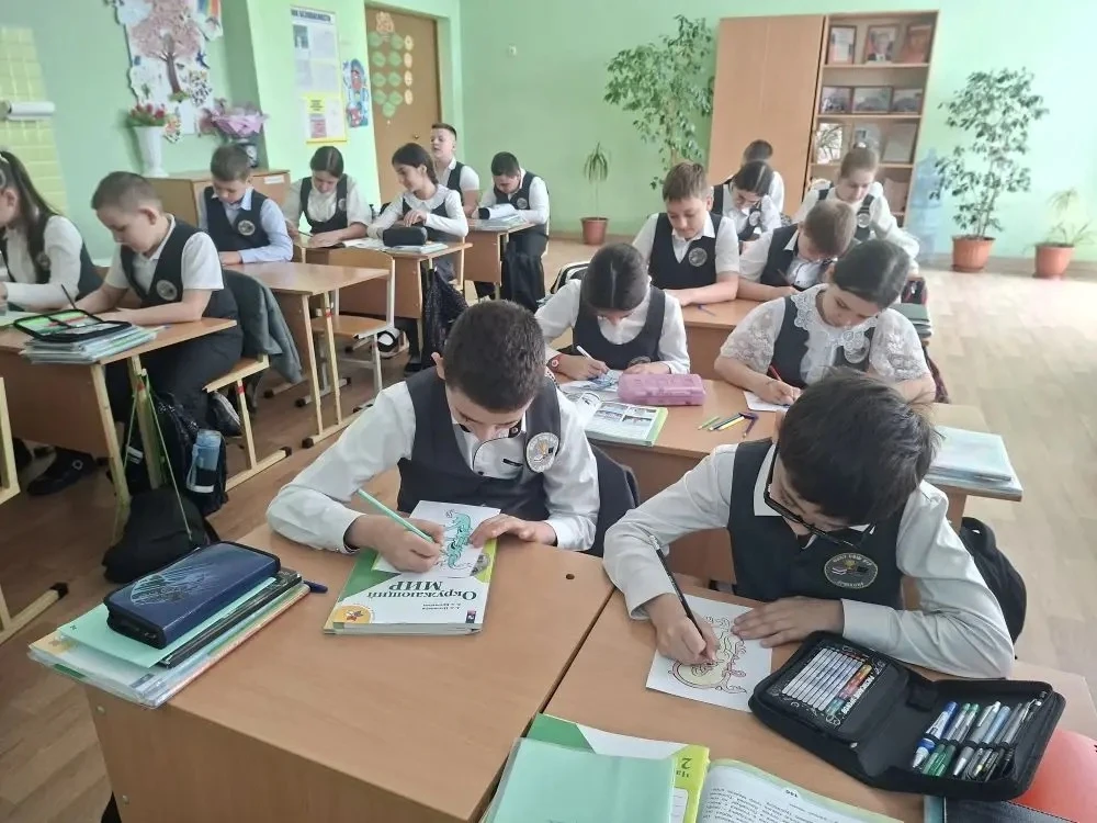 📚 Познавательная встреча в 4 «А» классе  21 мая ученики 4 «А» класса встретились с сотрудниками библ