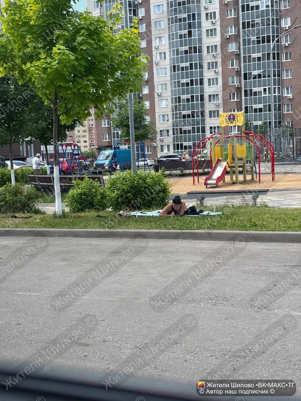 Загорают прямо на Тарзанке🤯