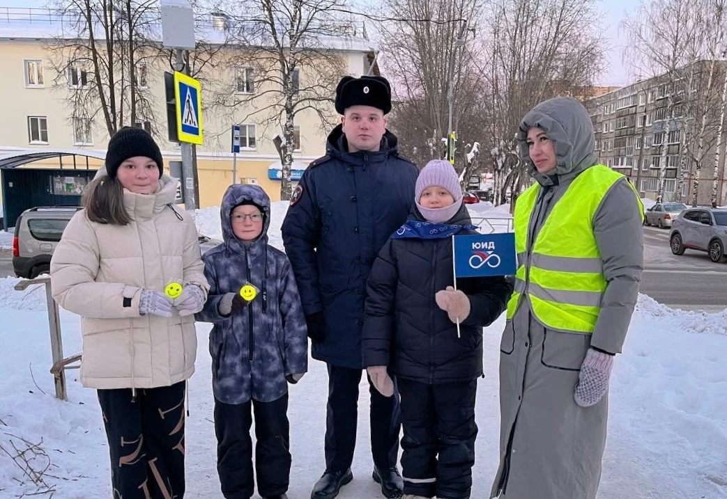 ☝️ ЮИД ☝️  🤩 Активисты нашей школы — отряд ЮИД, родительский патруль и сотрудники ГАИ провели совмес
