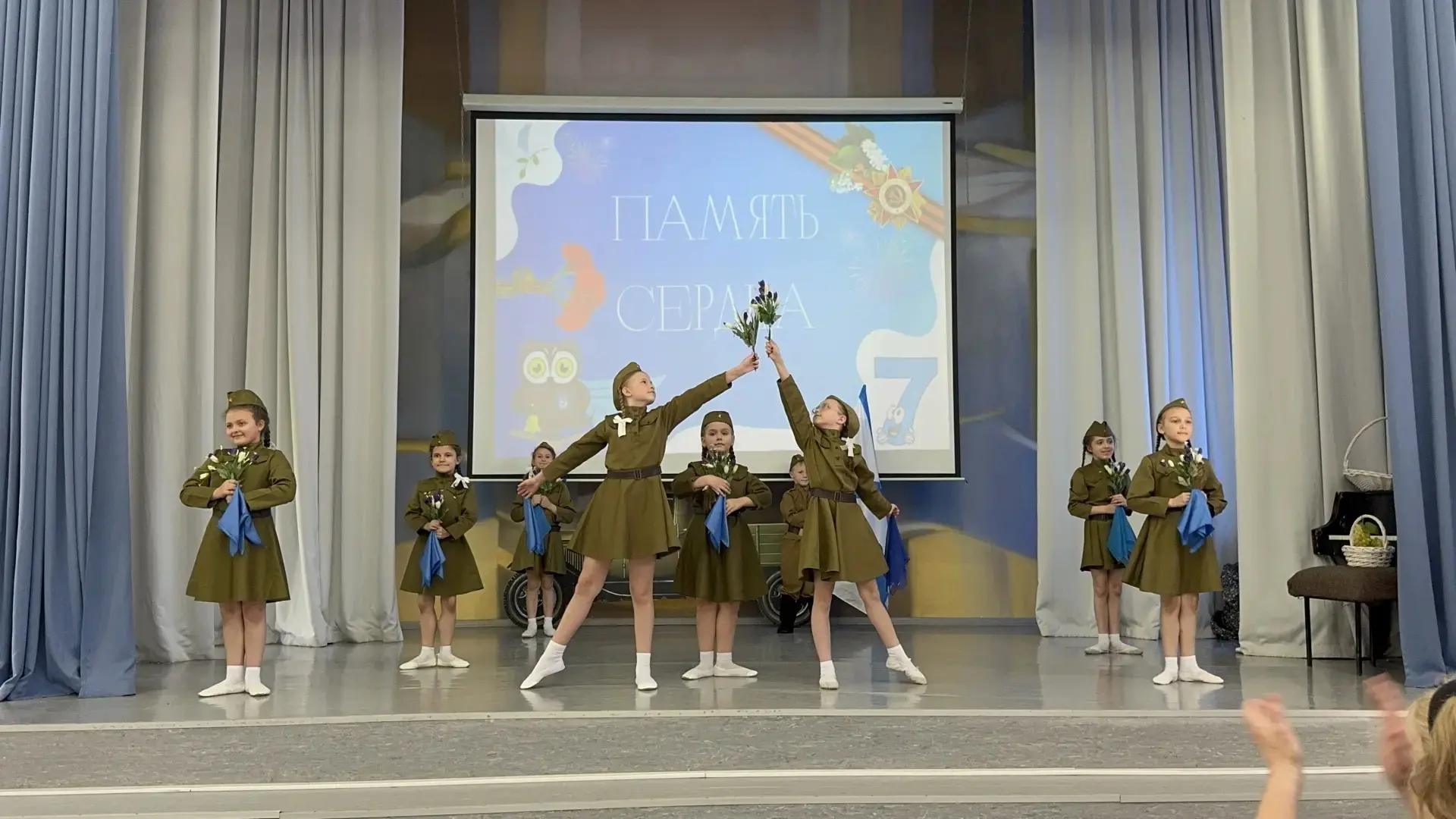 Память сердца ❤️  В школе на Кржижановского прошло праздничное представление «Память сердца» — трепе