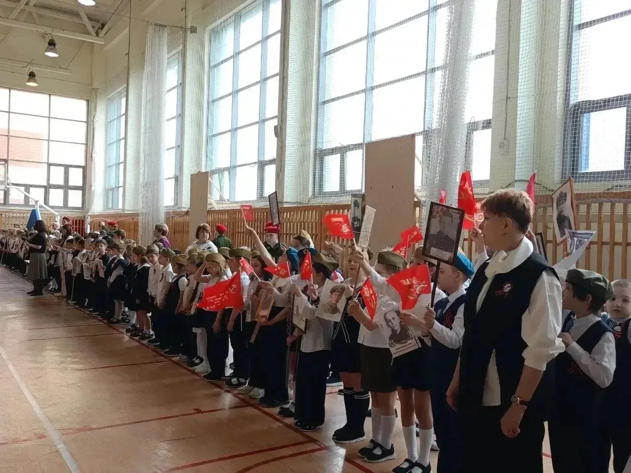🪖«Бессмертный полк» — живая связь поколений.  🇷🇺В преддверии великого праздника — Дня Победы — в 3‑м