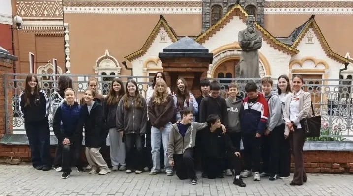 🎨 Ученики 6 «А», 9 «В» и 11 «А» класса посетили Третьяковскую галерею  🏛Ребята из 6 «А», 9 «В» и 11 