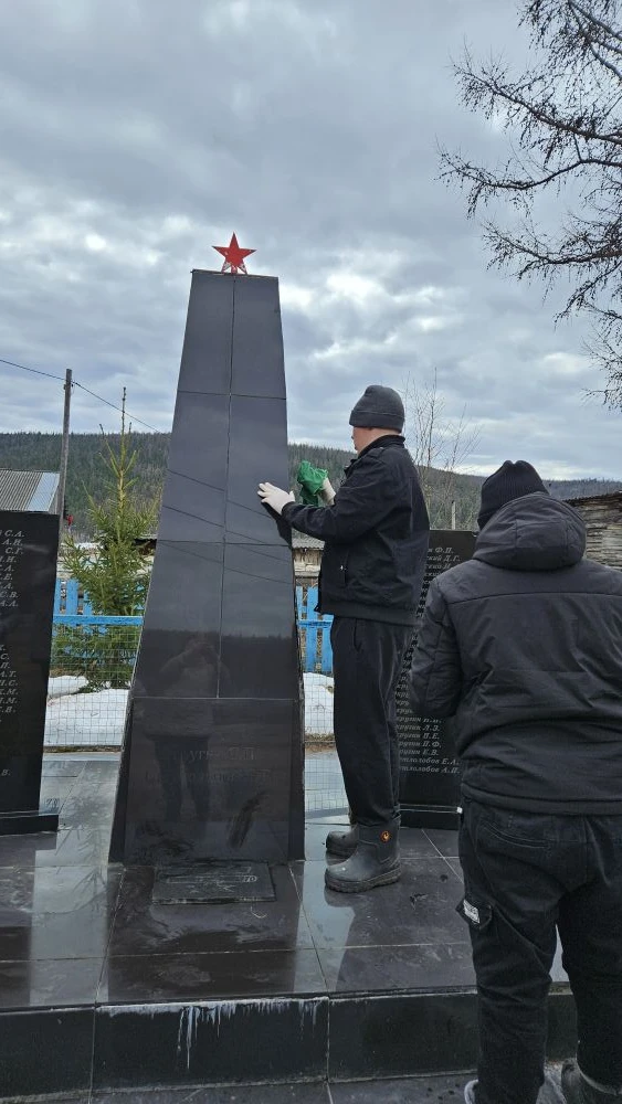 Вчера,в преддверии Дня Победы  учащиеся 6,7,9 классов  провели трудовой десант у памятн...