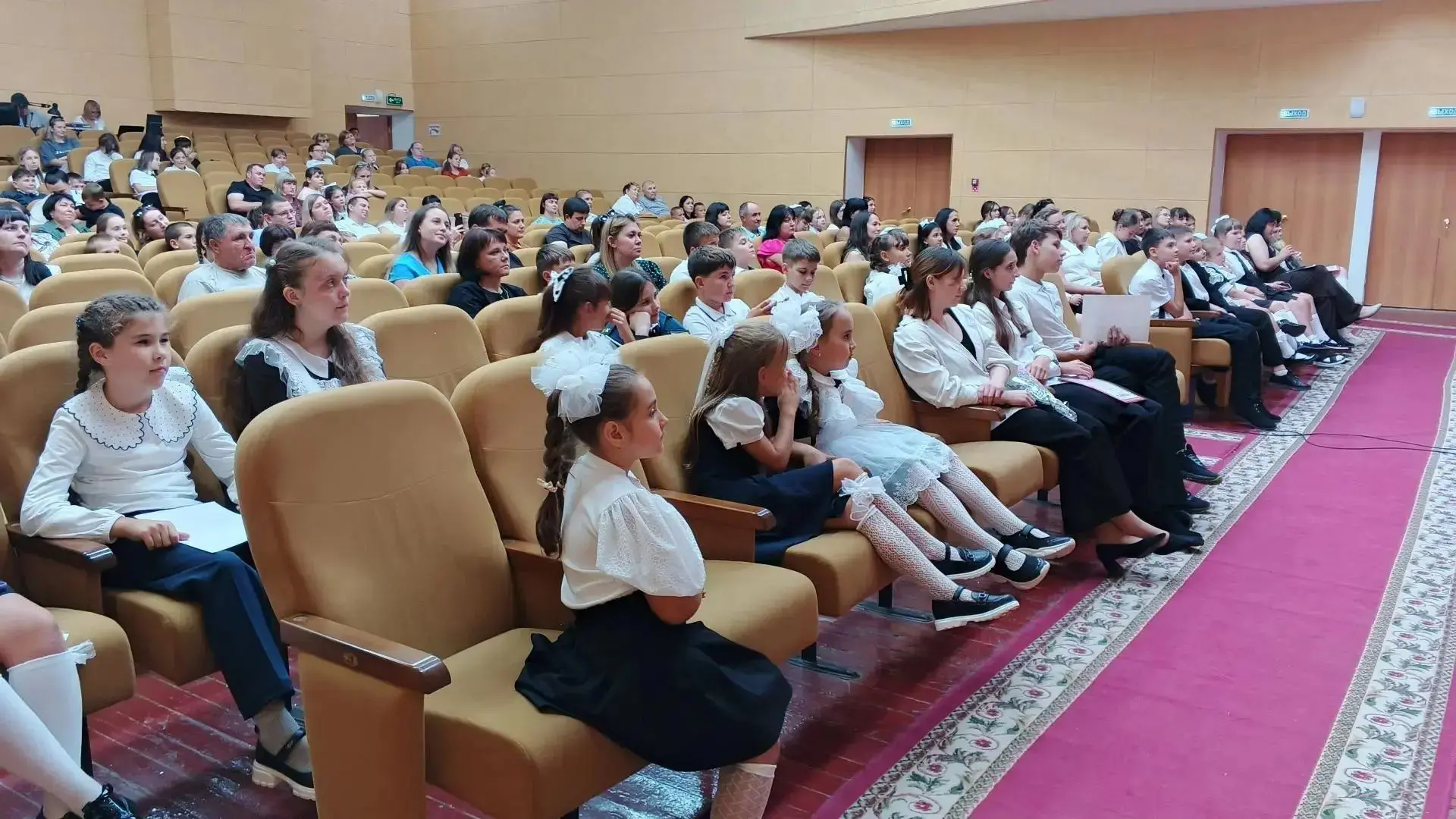 В Ровеньской детской школе искусств прошло торжественное мероприятие «Здравствуй, школь...