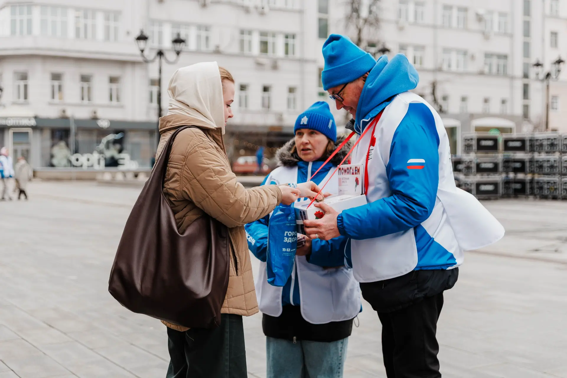 💫 Сегодня по всей стране стартовала акция «Красная гвоздика» — уже в первый день к ней присоединилис