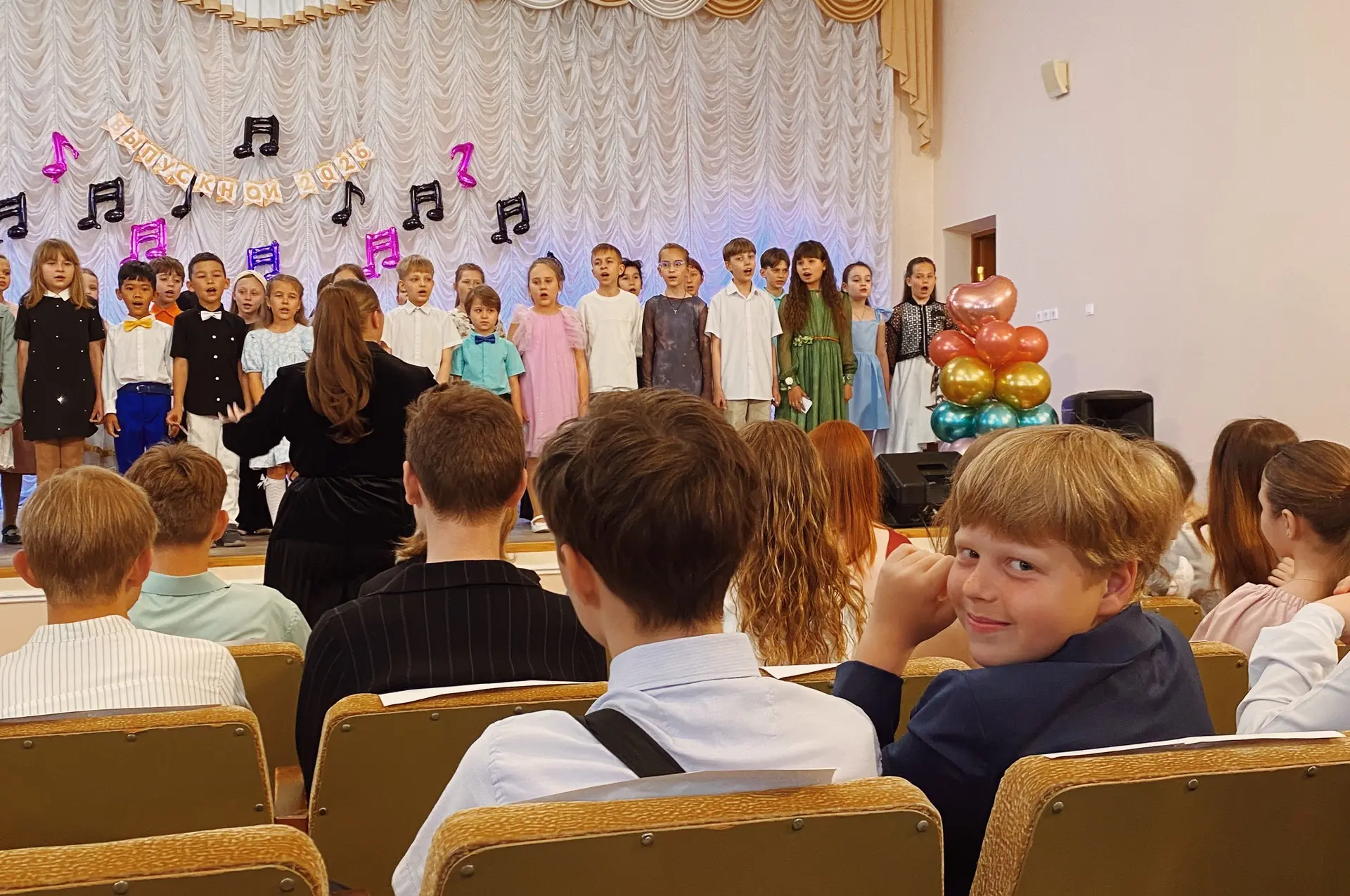 И пусть выпускной прошел, но мы продолжаем его вспоминать😊

Если у Вас есть памятные фотографии, то