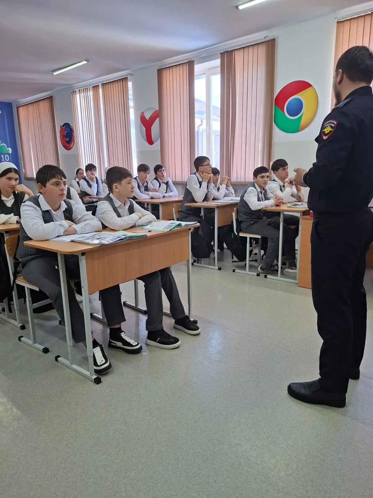 05.03.2026 в МБОУ "СОШ с.Борзой" состоялась встреча инспекторов ОПДН МВД России по Шато...