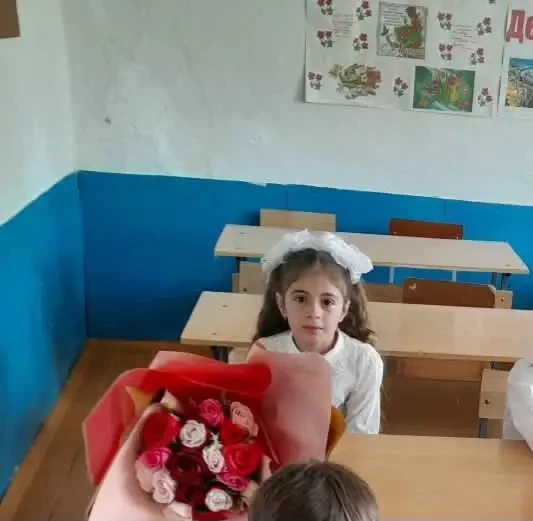 Ученица Ильясова Бесханум принимает участие в акции "Я положу с собой в рюкзак ".
