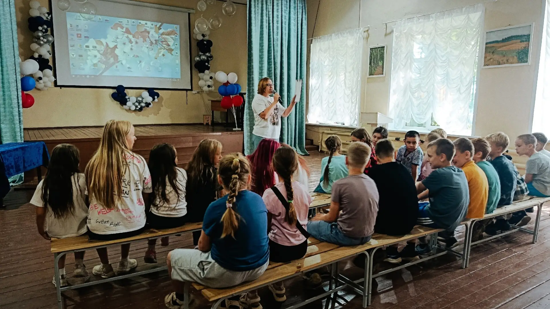 💥Громко, ярко и весело: как мы закрывали вторую смену🎉
17 июля в актовом зале школы состоялся праз