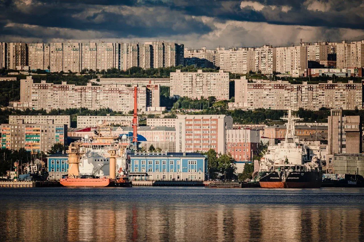 🌞 Сегодня на широте Мурманска наступил полярный день  Северян, а также гостей Кольского Заполярья жд