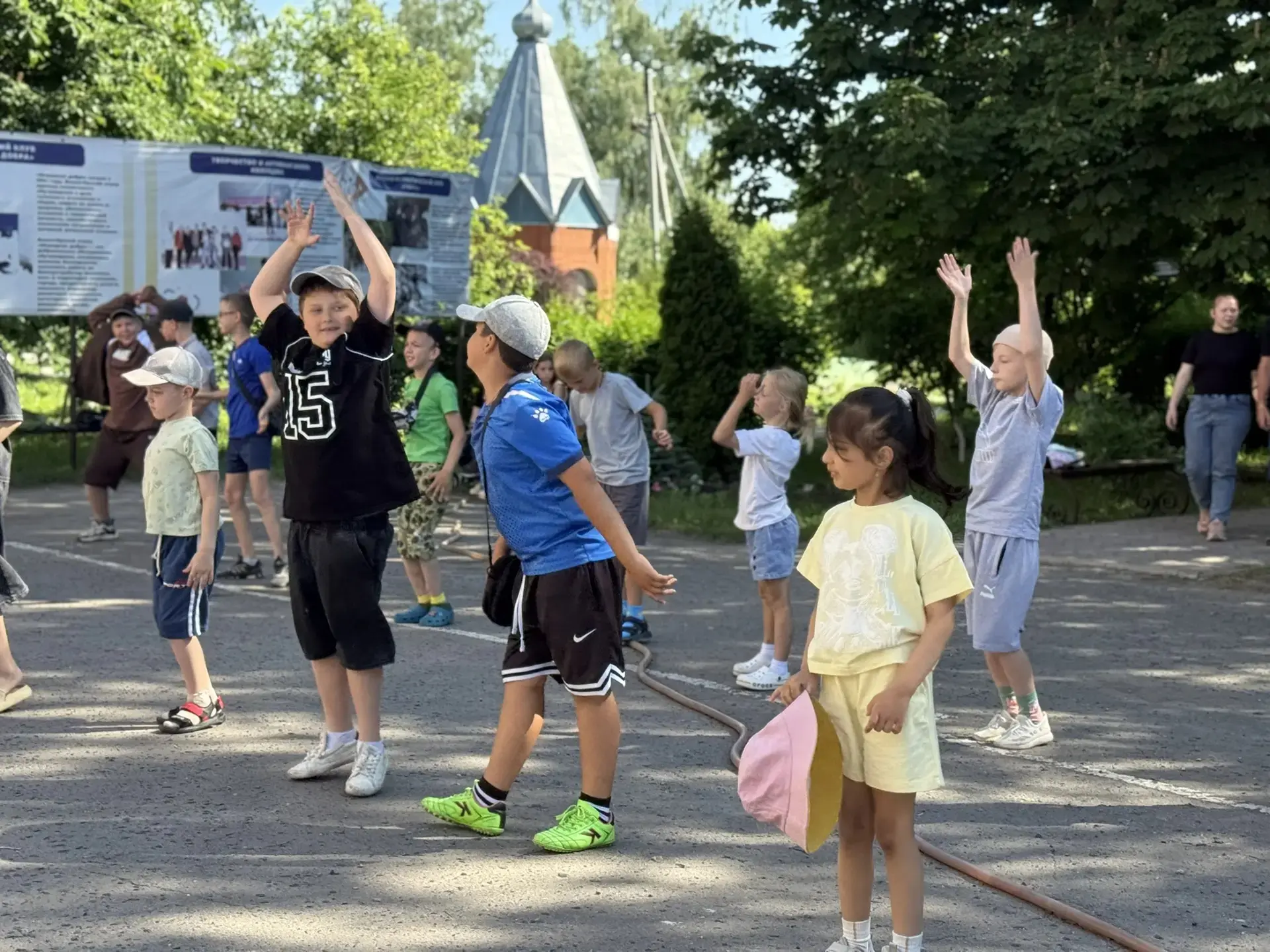 ☀️ В лагере по-настоящему жарко! ☀️
Солнце светит так ярко, будто решило поставить рекорд по темпера