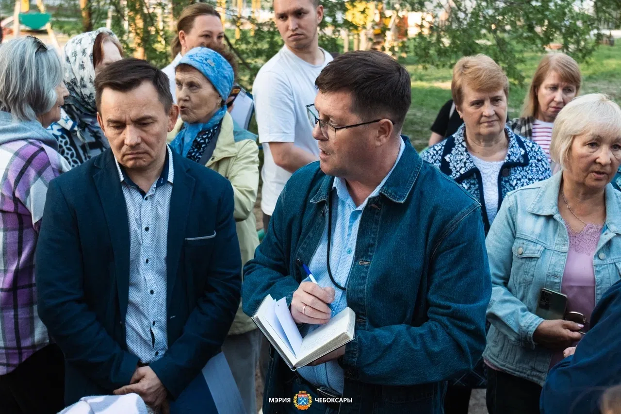 Встречи с жителями домов, пострадавших от атаки БПЛА  Сегодня профильные специалисты, совместно с ко