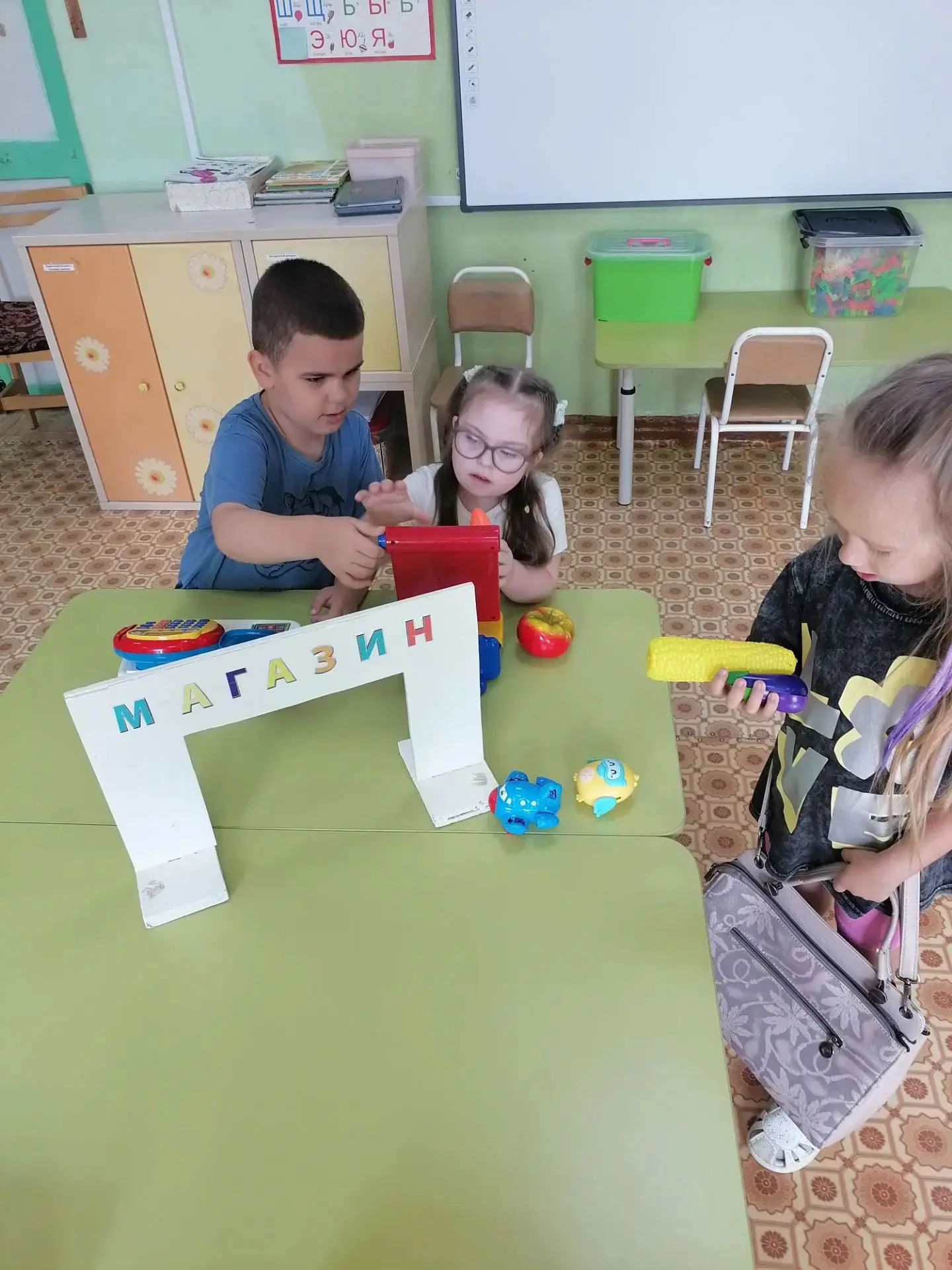 У нас сегодня открытие нового магазина! 🏪

🎉 Приглашены все 😉