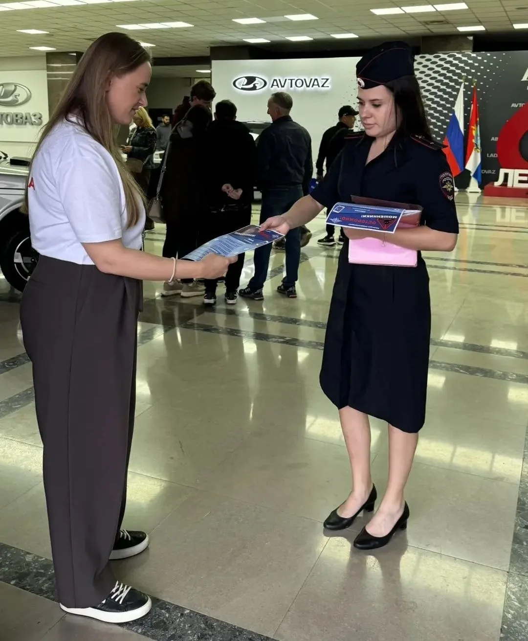 👍🏻В Самарской области полицейские и общественники ведут профилактику кибермошенничества

В Тольятт