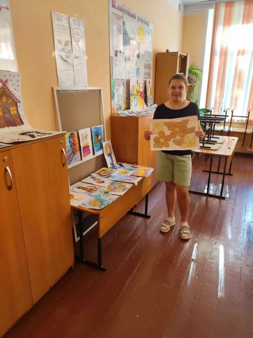 🎨 Своя выставка в лагере: ученица 4 «Б» удивила ребят
Сегодня в лагере «Улыбка» прошёл настоящий ве