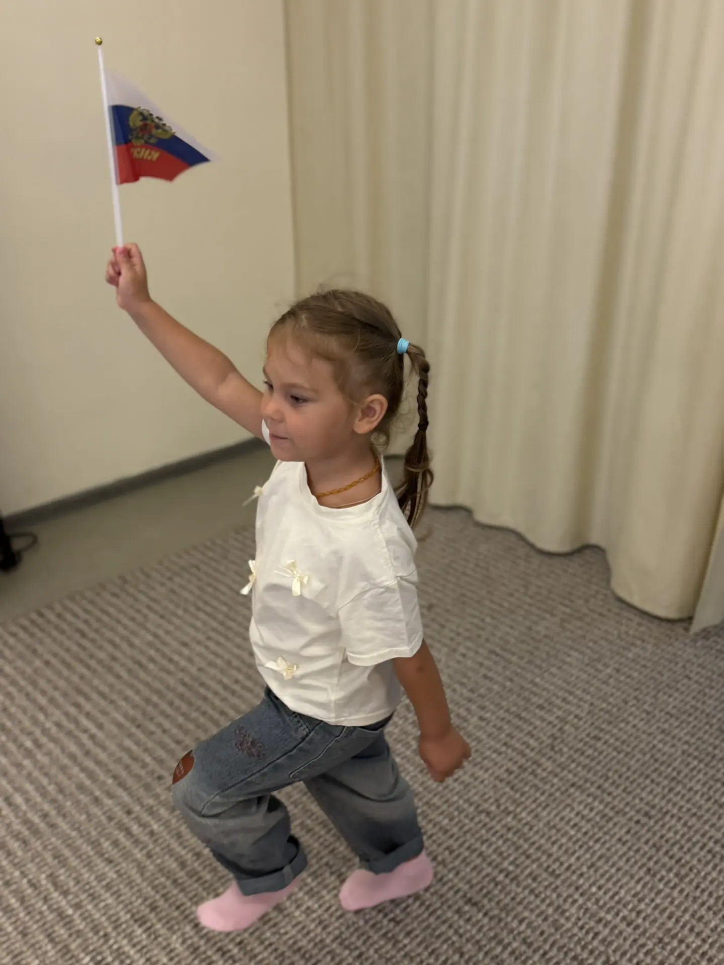 🇷🇺 Наш День флага в третьей группе: мультфильмы, марш и море улыбок!🇷🇺