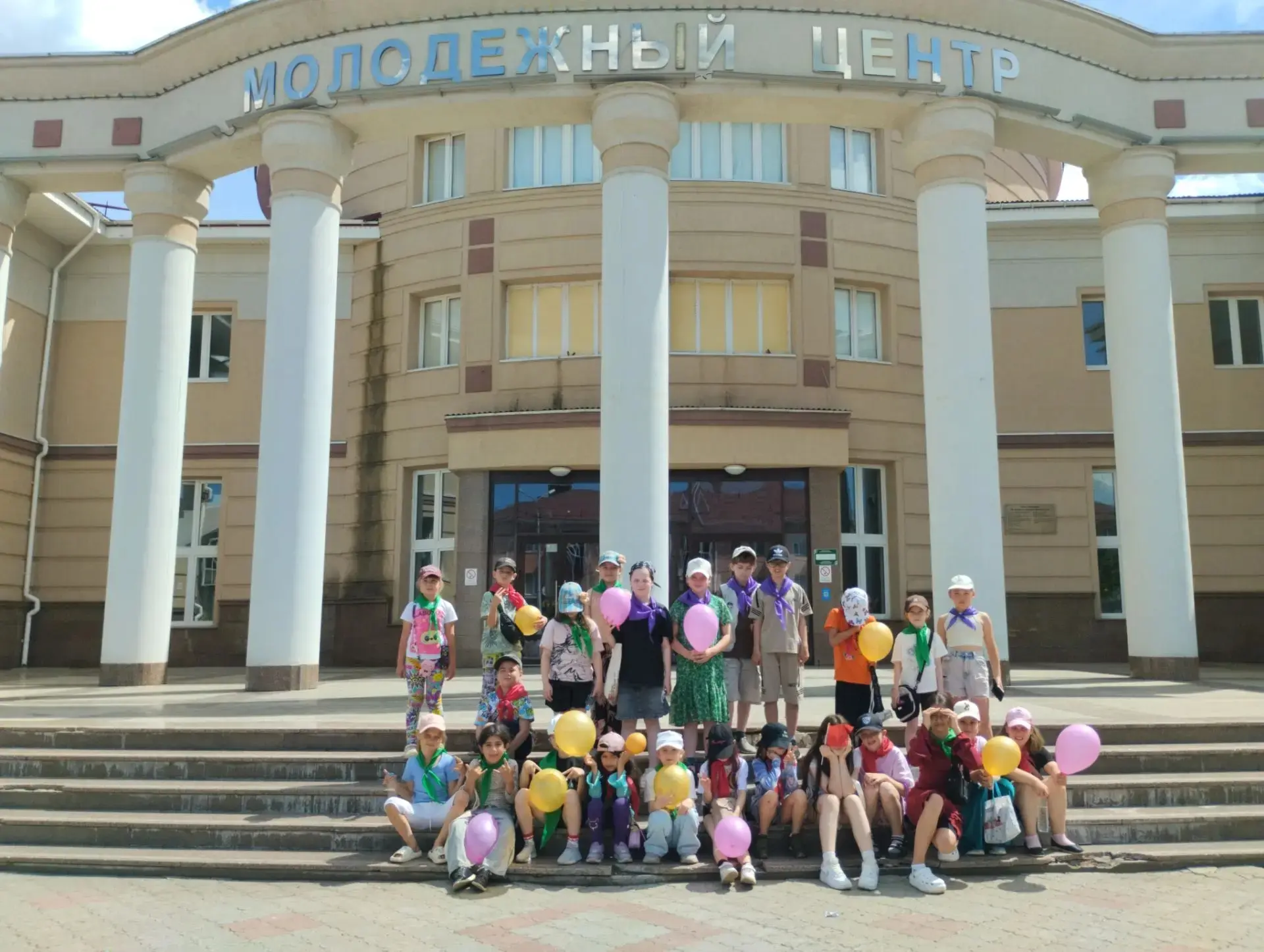 ☀️ Бодрое утро и яркие впечатления в лагере «Непоседы»!

Наш день начался с по-настоящему энергичной