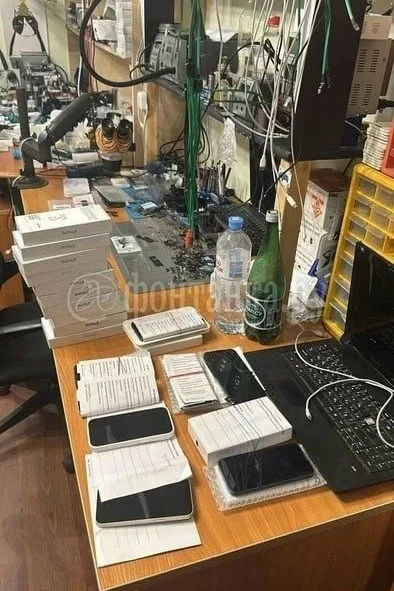 В Петербурге полиция пресекла продажу восстановленных iPhone под видом новых в магазине...