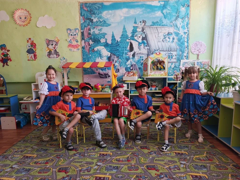 Сегодня в нашем саду звенела Балалайка! 🎶

Сегодня мы отметили не просто день в календаре, а самый 
