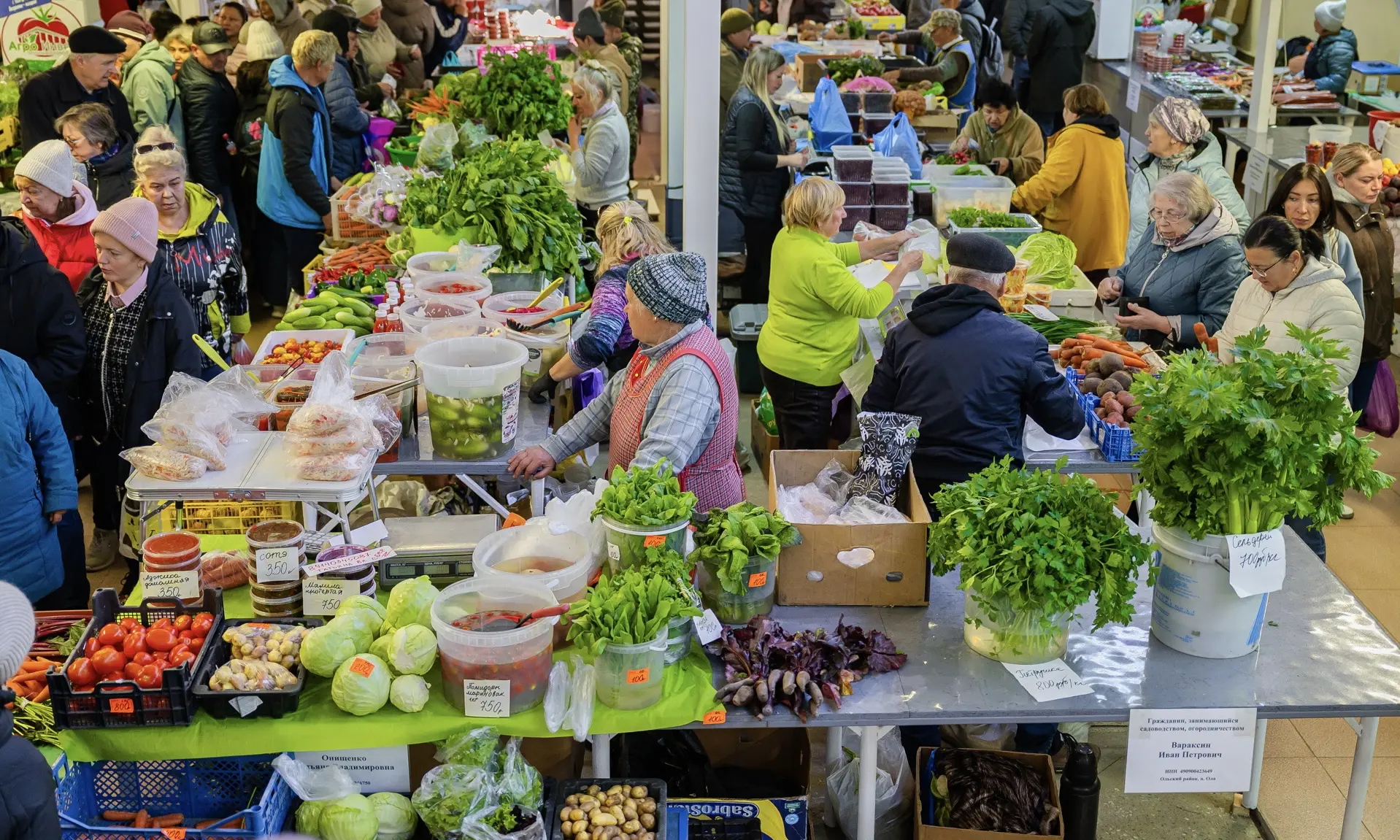 🍅 В минувшую субботу ярмарка выходного дня переехала под крышу «Зелёного рынка» на ул....
