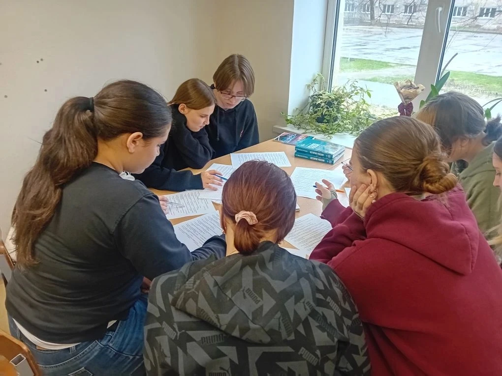 В рамках проведения недели общеобразовательных дисциплин преподаватель Ю.П.Ляшенко пров...