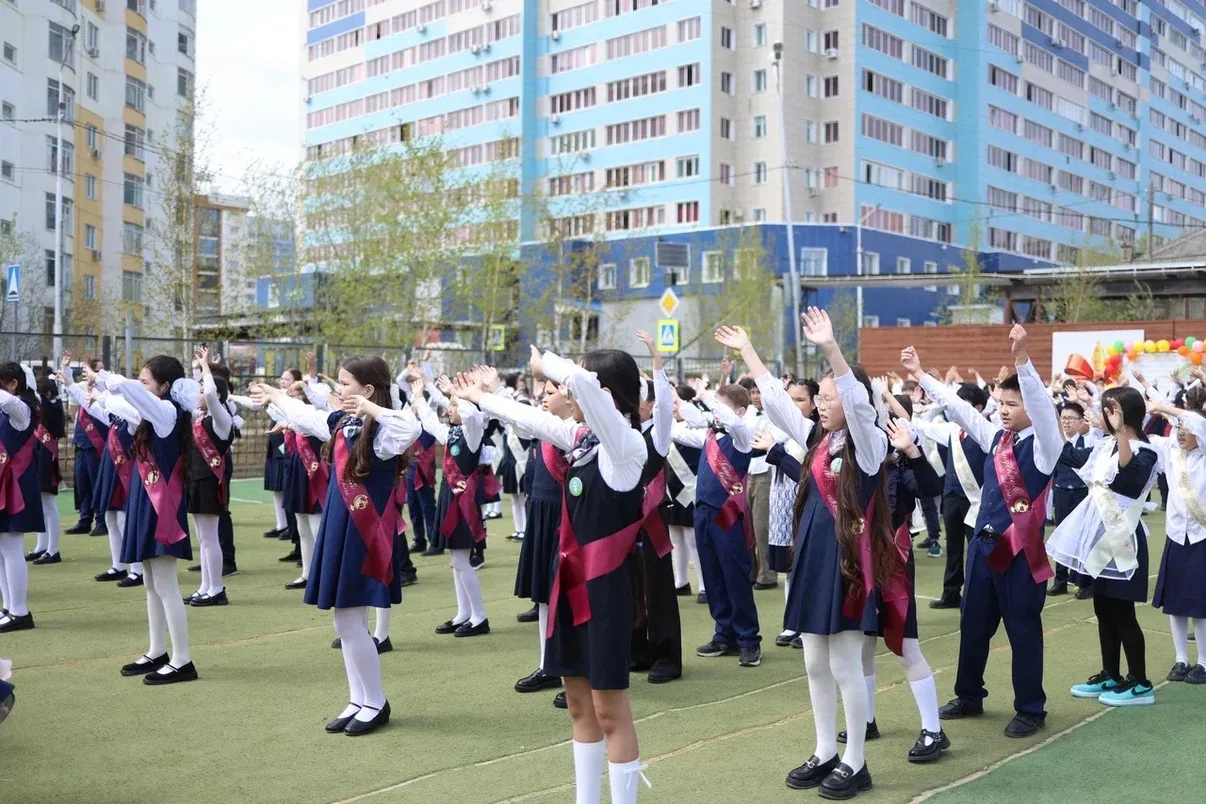 Прощание с начальной школой 🏫

Для учеников 4-х классов прозвенел их первый Последний звонок — добр