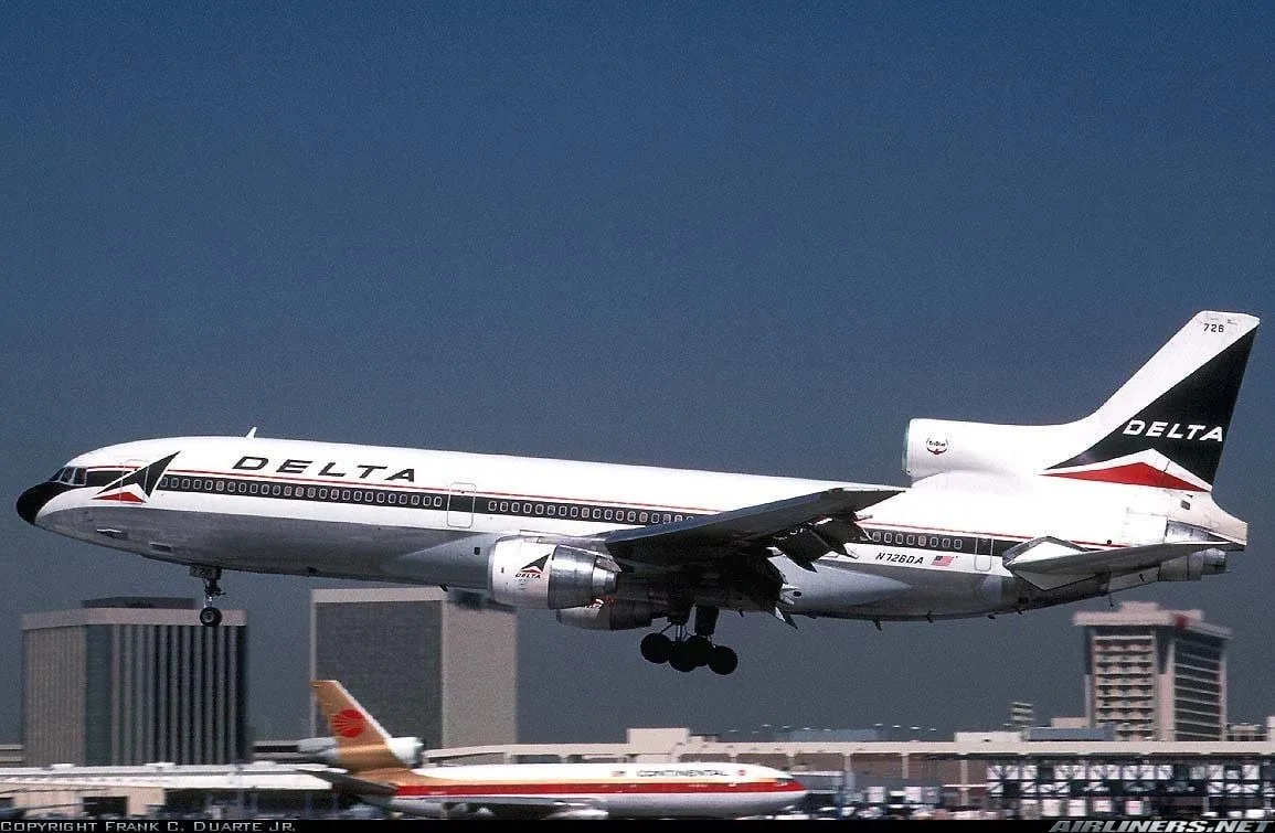 Катастрофа рейса Delta Air Lines 191. Микропорыв над Далласом