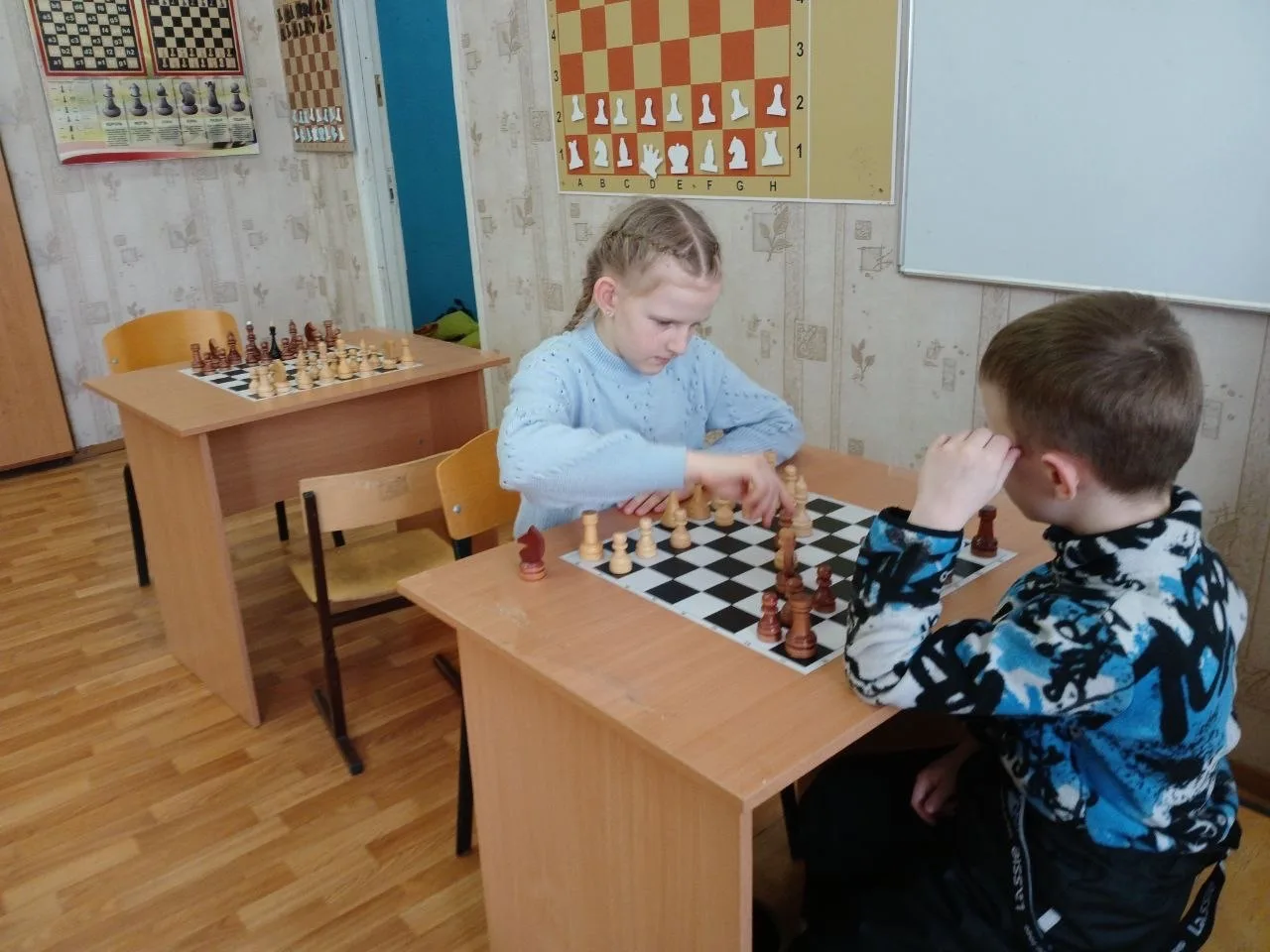 ♟️👑В нашей школе прошел круговой турнир по шахматам среди учеников 1-3 классов.  Главным судьёй выст