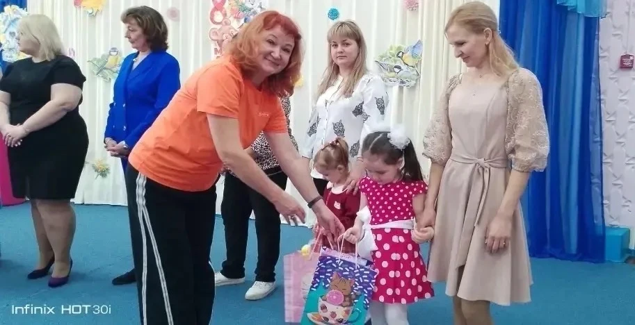 «Вам, любимые!»: В Новошахтинске поздравляют семьи наших героев 🌸 В эти предпраздничные дни наш горо